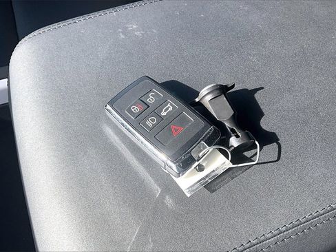 Used 2025 Land Rover Defender 110 S image 10