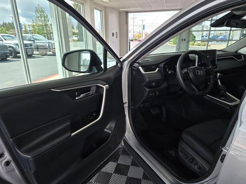 Used 2024 Toyota RAV4 XLE image 18
