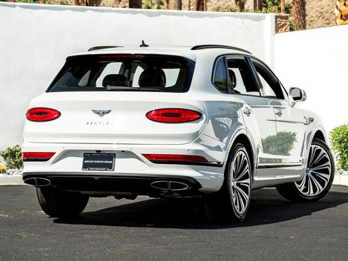 Used 2022 Bentley Bentayga AWD/4WD image 11