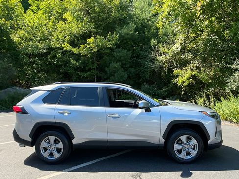 Used 2025 Toyota RAV4 XLE AWD/4WD image 6