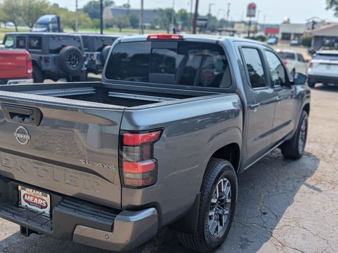 Used 2024 Nissan Frontier SL w/ Technology Package AWD/4WD image 7
