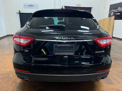Used 2018 Maserati Levante AWD/4WD image 8