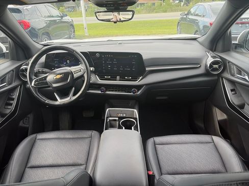 Used 2025 Chevrolet Equinox LT w/ Convenience Package II FWD image 17