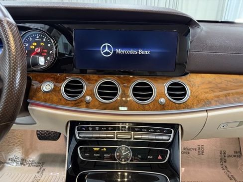 Used 2018 Mercedes-Benz E 400 4MATIC Sedan w/ Premium 3 Package (Q03) image 14