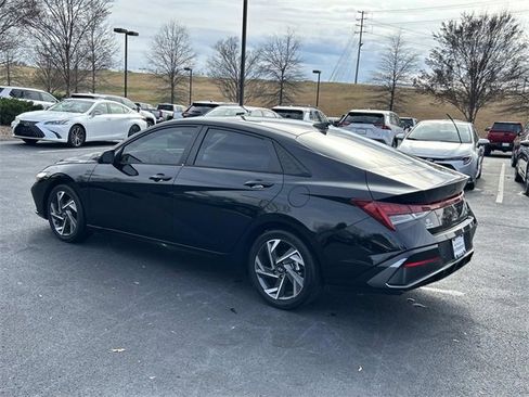 Used 2024 Hyundai Elantra Limited image 6