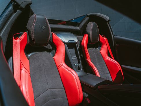 Used 2021 Chevrolet Corvette Stingray Premium Conv w/ Z51 Performance Package RWD image 9