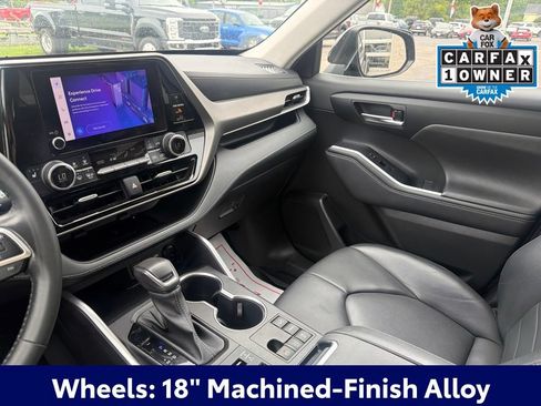 Used 2023 Toyota Highlander XLE AWD/4WD image 33