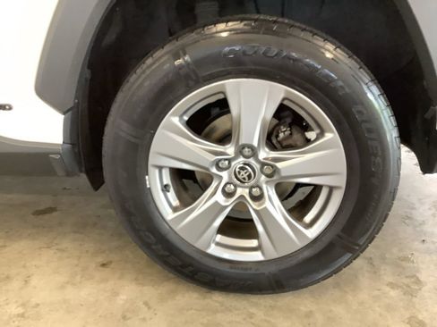 Used 2022 Toyota RAV4 LE AWD/4WD image 28