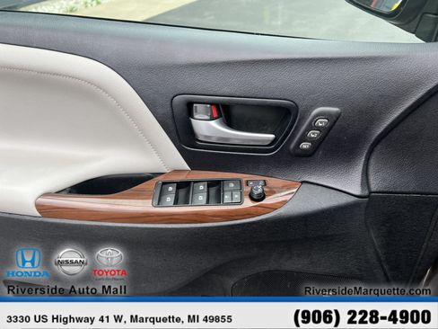 Used 2015 Toyota Sienna Limited Premium w/ Four Season Floor Mat Package FWD image 25