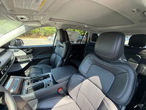 New 2025 Lincoln Aviator Reserve w/ Luxury Package image 13