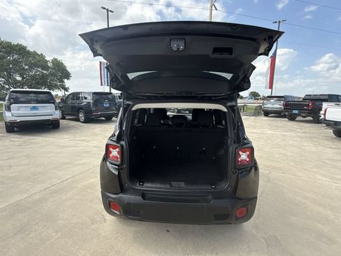 Used 2023 Jeep Renegade Latitude AWD/4WD image 27