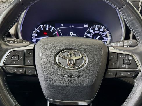 Used 2020 Toyota Highlander Limited image 11