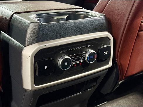 Used 2023 Ford Expedition Limited image 30
