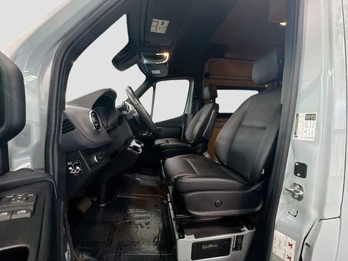 Used 2024 Mercedes-Benz Sprinter 2500 image 24