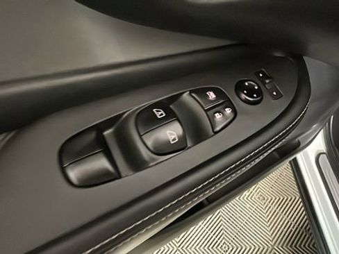 Used 2024 Nissan Murano SV AWD/4WD image 11