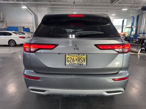Used 2023 Mitsubishi Outlander SE image 3