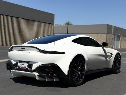 Used 2022 Aston Martin V8 Vantage Coupe RWD image 15