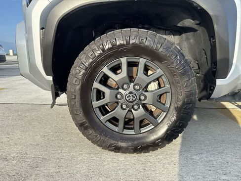 Used 2025 Toyota 4Runner SR5 AWD/4WD image 10