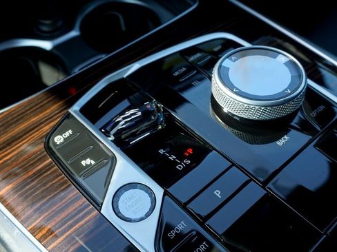 New 2026 BMW X7 M60i w/ Executive Package image 22