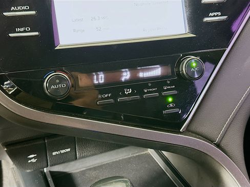 Used 2018 Toyota Camry SE image 22