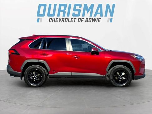 Used 2024 Toyota RAV4 XLE AWD/4WD image 2