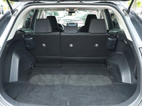 Used 2019 Toyota RAV4 LE FWD image 10