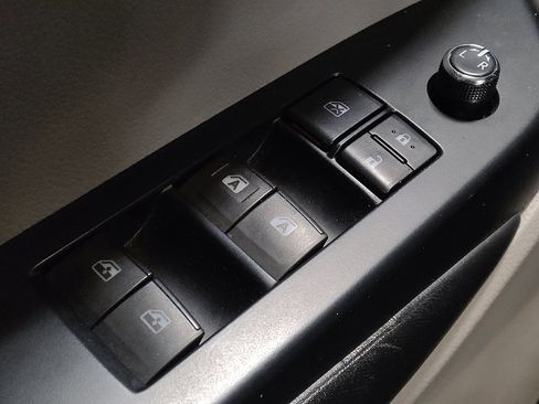 Used 2019 Toyota Highlander XLE image 27