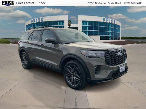 Used 2026 Ford Explorer ST-Line w/ ST-Line Street Pack AWD/4WD image 3