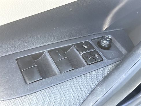 Used 2020 Toyota Corolla LE image 24