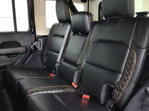 Used 2021 Jeep Wrangler Unlimited Sahara image 18