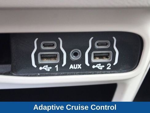 Used 2023 Chrysler Pacifica Touring-L FWD image 19