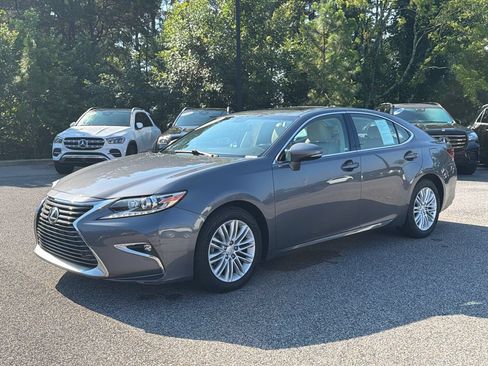 Used 2016 Lexus ES 350 w/ Premium Package w/Wood Trim FWD image 9