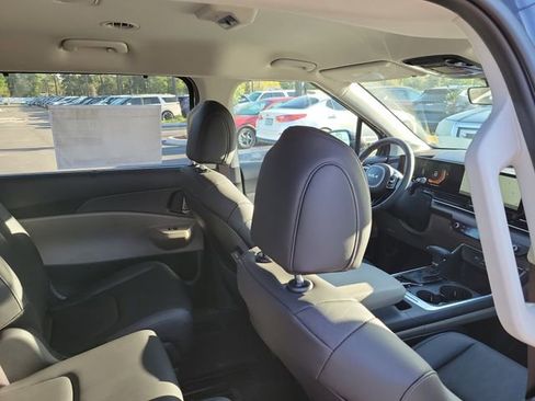 New 2026 Kia Carnival EX FWD image 31