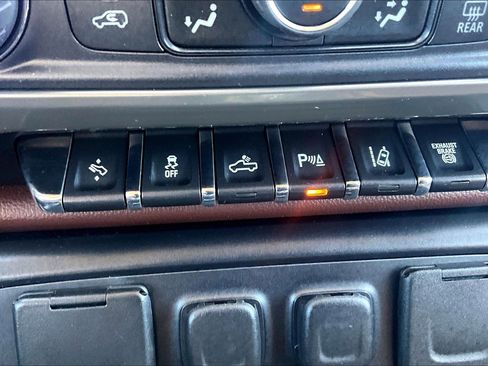 Used 2015 Chevrolet Silverado 2500 High Country w/ Duramax Plus Package image 27