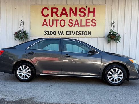 Used 2012 Toyota Camry LE FWD image 3