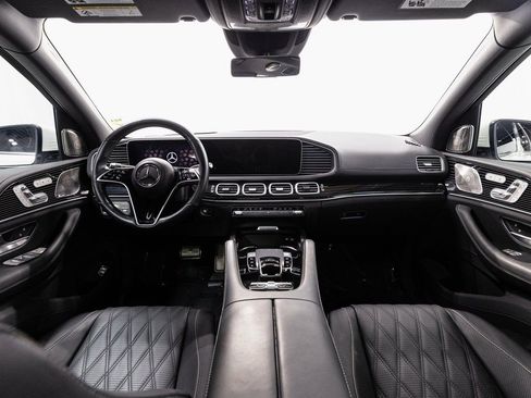 Used 2024 Mercedes-Benz Maybach GLS 600 4MATIC image 27