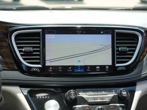 Used 2021 Chrysler Pacifica Limited AWD/4WD image 20