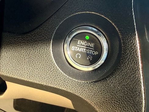 Used 2018 Ford Explorer XLT w/ Equipment Group 202A image 32