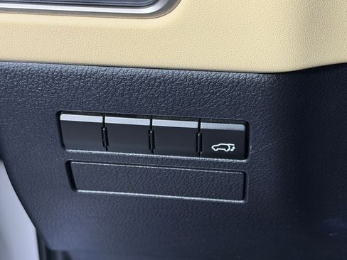 Used 2015 Lexus NX 200t FWD image 16