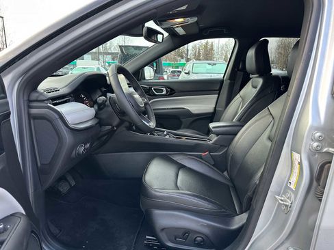 Used 2024 Jeep Compass Limited image 20