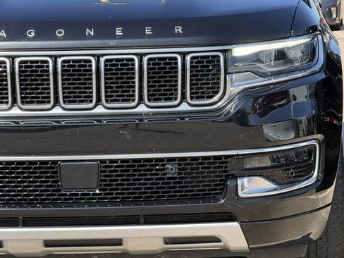 Used 2024 Jeep Wagoneer L Series II RWD image 7