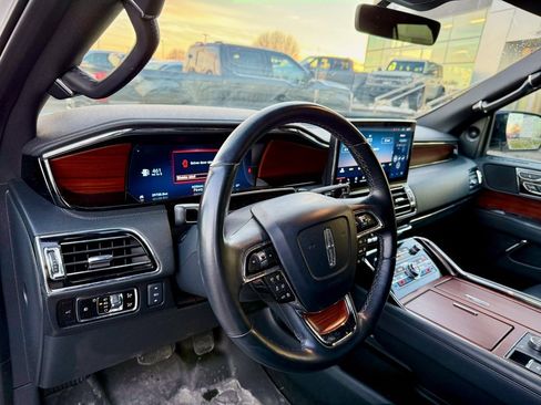 Used 2023 Lincoln Navigator Reserve image 8