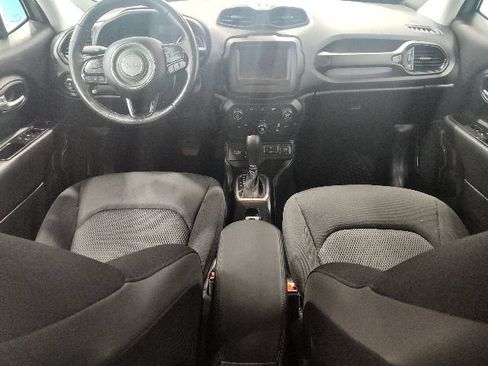 Used 2018 Jeep Renegade Altitude AWD/4WD image 16