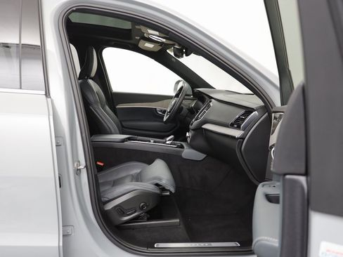 Used 2024 Volvo XC90 B6 Ultimate w/ Lounge Package image 19