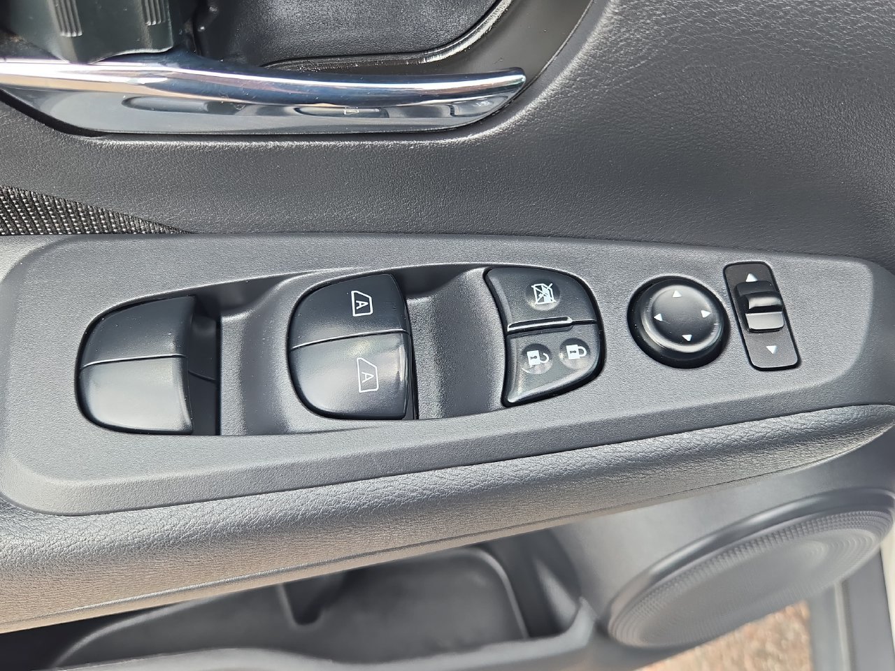 Certified 2024 Nissan Kicks SV FWD image 26