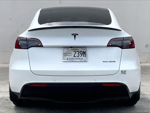 Used 2022 Tesla Model Y Long Range AWD/4WD image 5