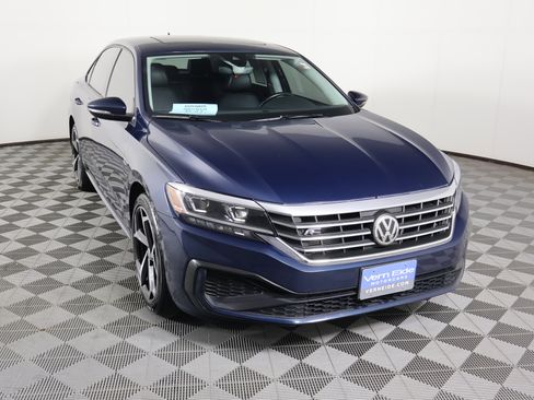 Used 2020 Volkswagen Passat 2.0T R-Line image 3