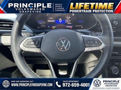 Used 2023 Volkswagen Taos SE w/ Panoramic Sunroof Package FWD image 15