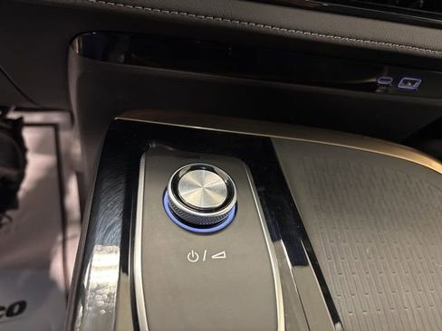 Used 2025 Buick Enclave Avenir w/ Super Cruise Package AWD/4WD image 31