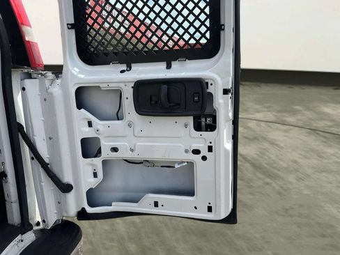 Used 2014 Chevrolet Express 2500 image 12